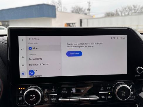 New 2026 Toyota Highlander Platinum image 38