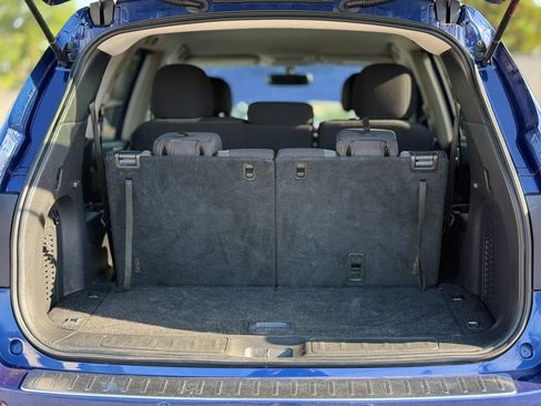 Used 2017 Nissan Pathfinder SV image 17