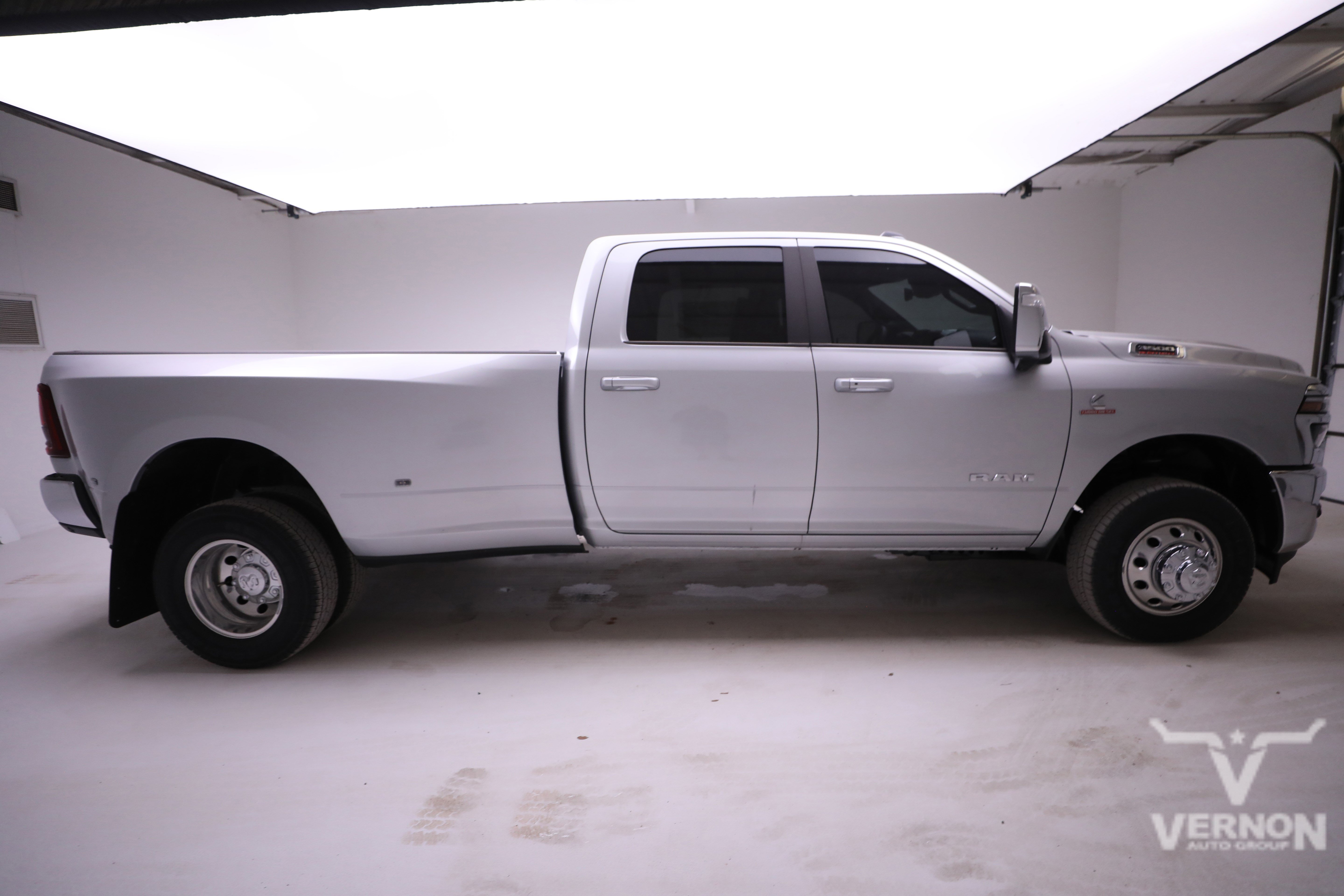 New 2026 RAM 3500 Laramie w/ Towing Technology Group AWD/4WD image 6