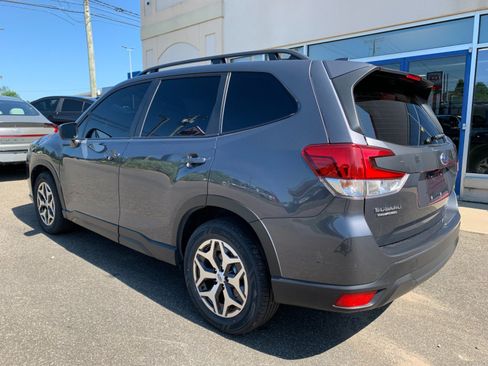 Used 2023 Subaru Forester Premium AWD/4WD image 5