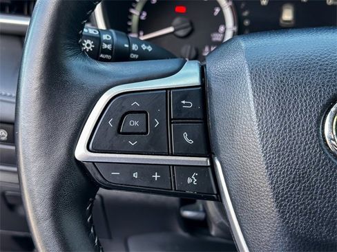Used 2024 Toyota Highlander XLE image 16