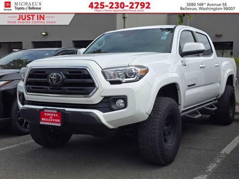 Used 2018 Toyota Tacoma SR5 AWD/4WD image 1
