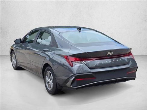 Used 2025 Hyundai Elantra SE FWD image 7