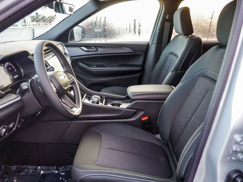 New 2025 Jeep Grand Cherokee Laredo X image 19