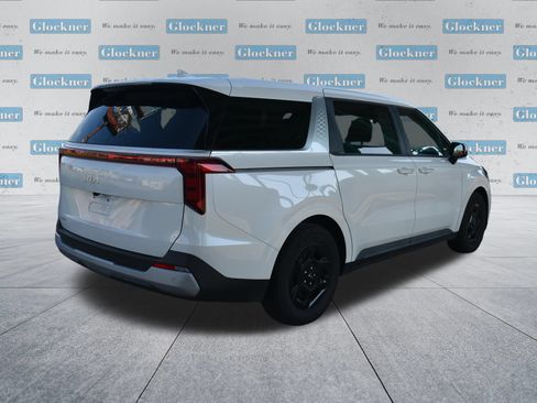 Used 2025 Kia Carnival FWD image 6