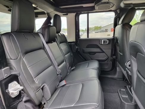 Certified 2022 Jeep Wrangler Unlimited Sahara AWD/4WD image 23