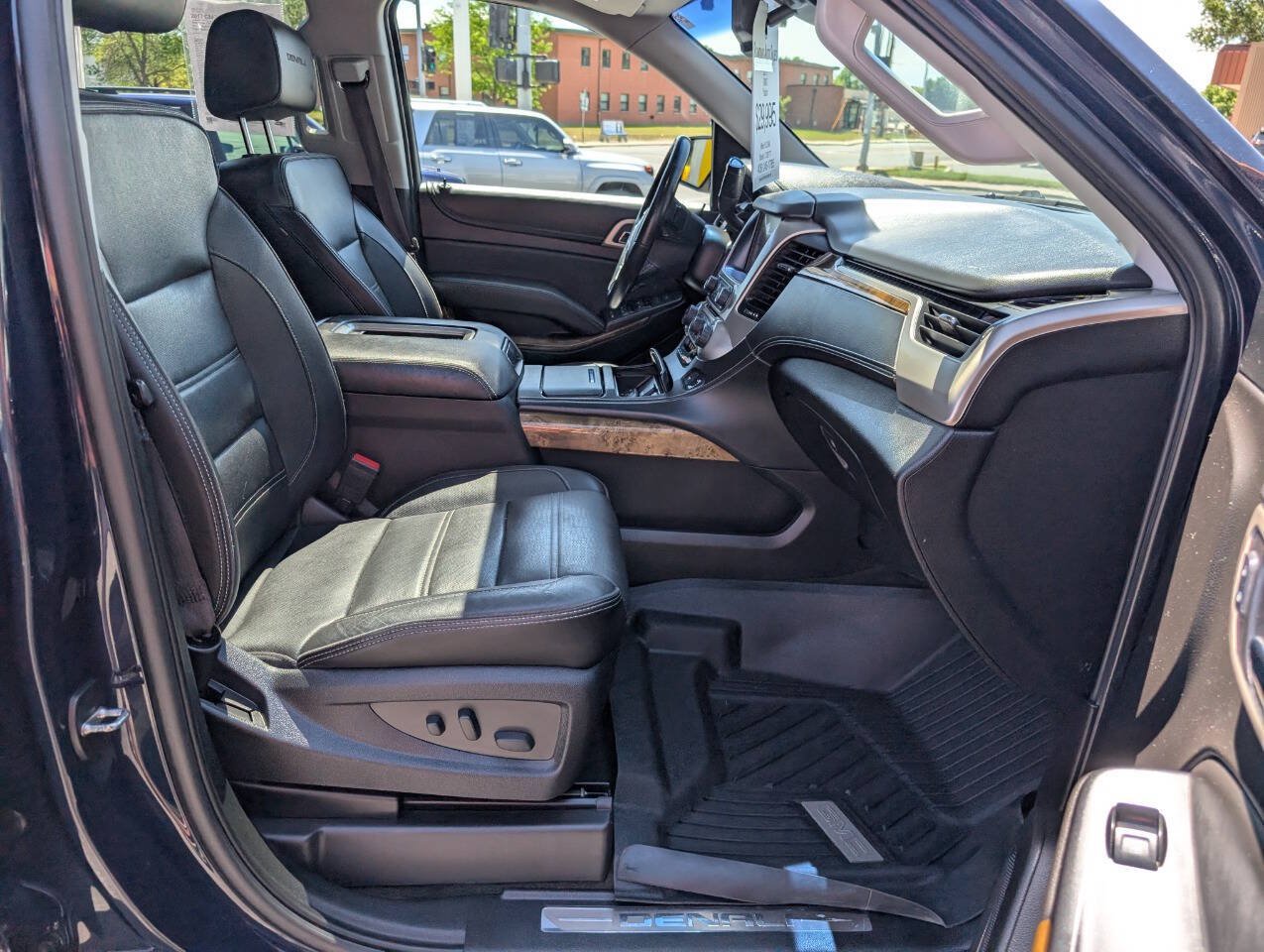 Used 2017 GMC Yukon Denali AWD/4WD image 21