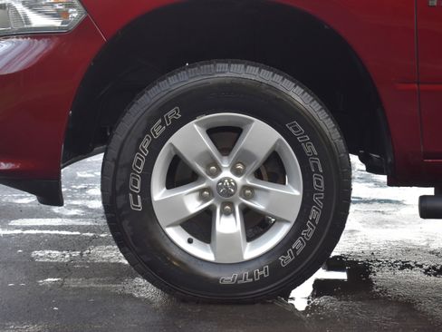 Used 2017 RAM 1500 Express RWD image 31