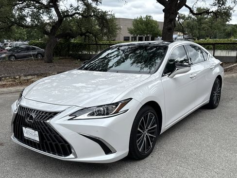 Used 2025 Lexus ES 350 w/ Premium Package FWD image 4