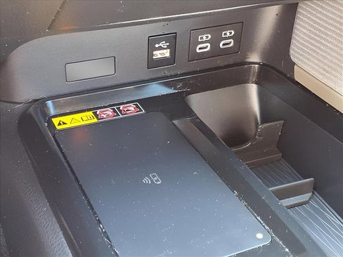 Used 2025 Toyota Camry SE image 14