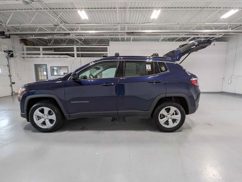 Used 2020 Jeep Compass Latitude w/ Cold Weather Group AWD/4WD image 12
