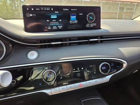 Used 2025 Genesis GV70 2.5T AWD/4WD image 23