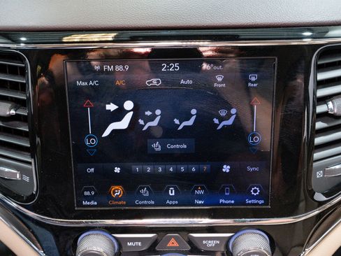 Used 2020 Jeep Grand Cherokee Overland image 19