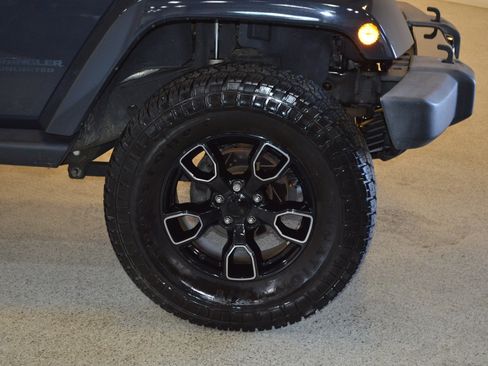 Used 2017 Jeep Wrangler Unlimited Sahara image 9