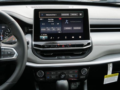 New 2026 Jeep Compass Limited image 9