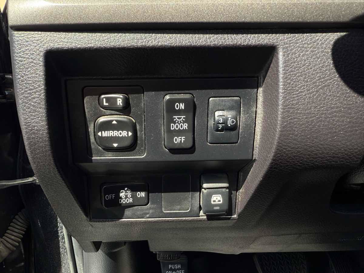 Used 2016 Toyota Tundra SR5 w/ SR5 Upgrade Package AWD/4WD image 19