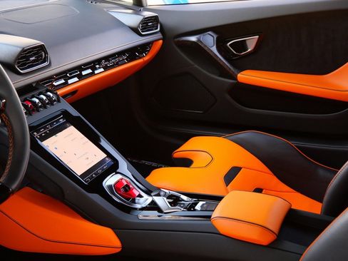 Used 2020 Lamborghini Huracan EVO image 18