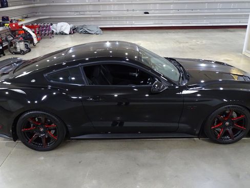Used 2018 Ford Mustang GT RWD image 17