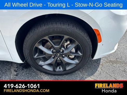 Used 2023 Chrysler Pacifica Touring-L w/ S Appearance Package AWD/4WD image 45