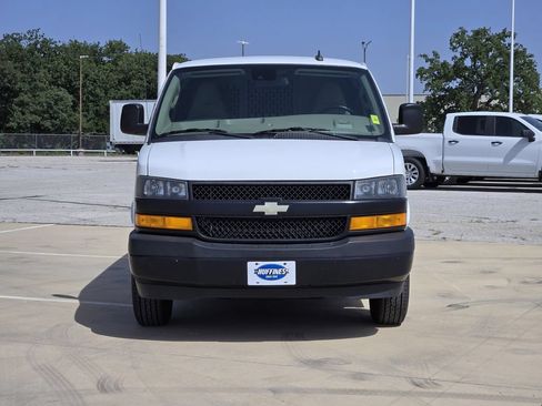 Used 2021 Chevrolet Express 3500 w/ Driver Convenience Package RWD image 2