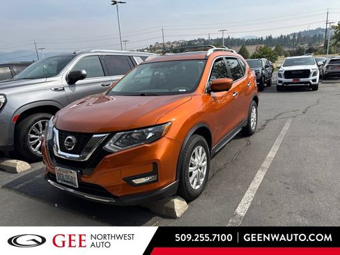 Used 2017 Nissan Rogue SV AWD/4WD image 1