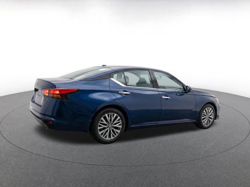 Used 2025 Nissan Altima 2.5 SV FWD image 9