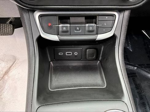 Used 2023 GMC Terrain SLE w/ Driver Convenience Package FWD image 16