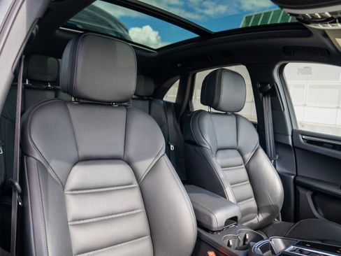 Certified 2026 Porsche Macan AWD/4WD image 26