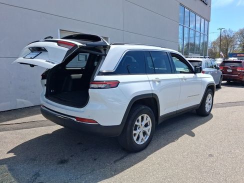 Used 2023 Jeep Grand Cherokee Limited w/ Luxury Tech Group II image 13