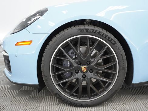 Certified 2023 Porsche Panamera image 11