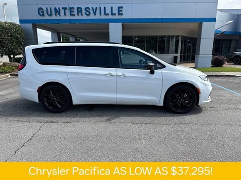 Used 2026 Chrysler Pacifica Limited w/ S Appearance Package FWD image 4