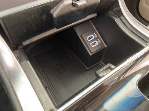 Used 2019 Ford Edge Titanium image 35