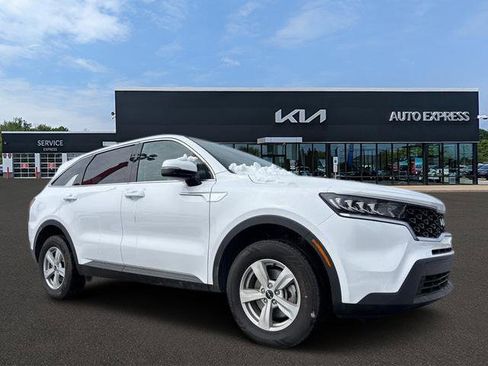 Certified 2023 Kia Sorento LX image 1