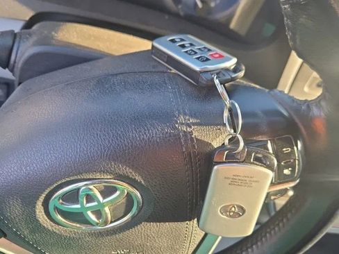 Used 2019 Toyota Sienna XLE w/ XLE Navigation Package image 8