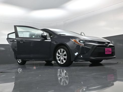Used 2024 Toyota Corolla LE FWD image 27