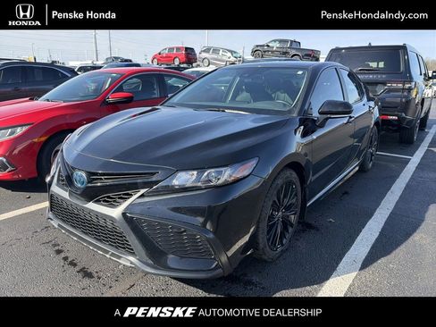 Used 2022 Toyota Camry SE w/ Convenience Package image 1