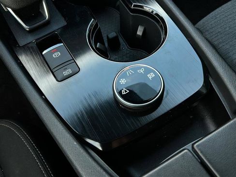 Used 2022 Nissan Rogue SV image 31