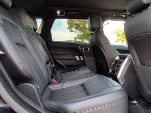 Used 2019 Land Rover Range Rover Sport SE image 25