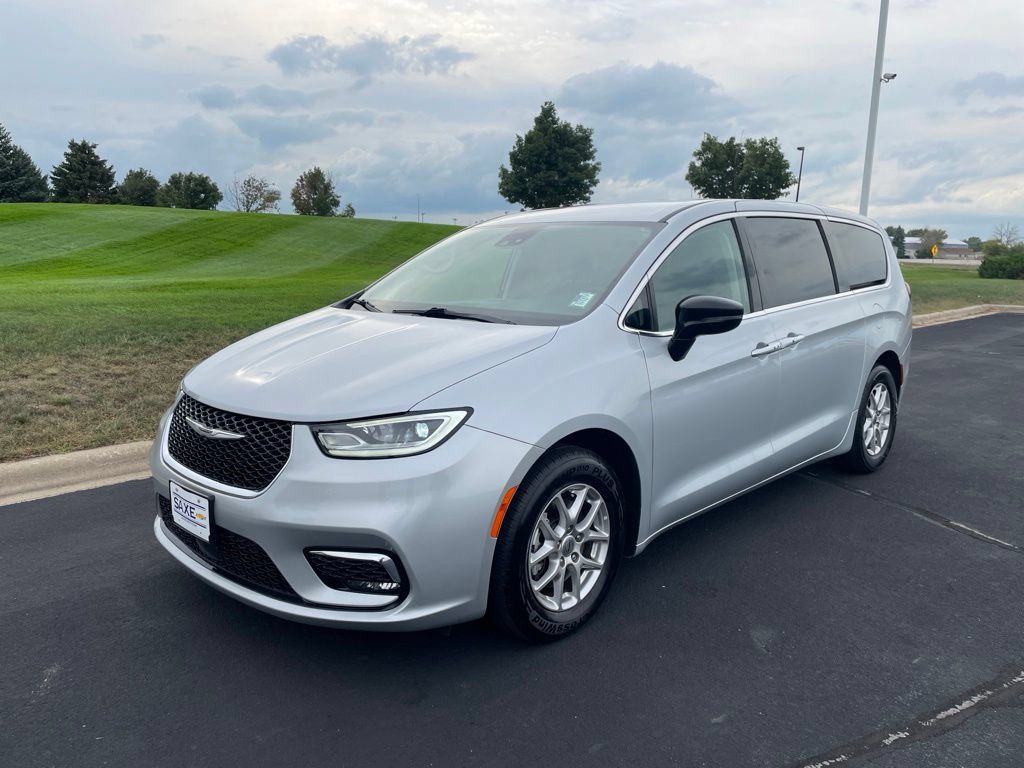 Used 2024 Chrysler Pacifica Touring-L FWD 360° Tour