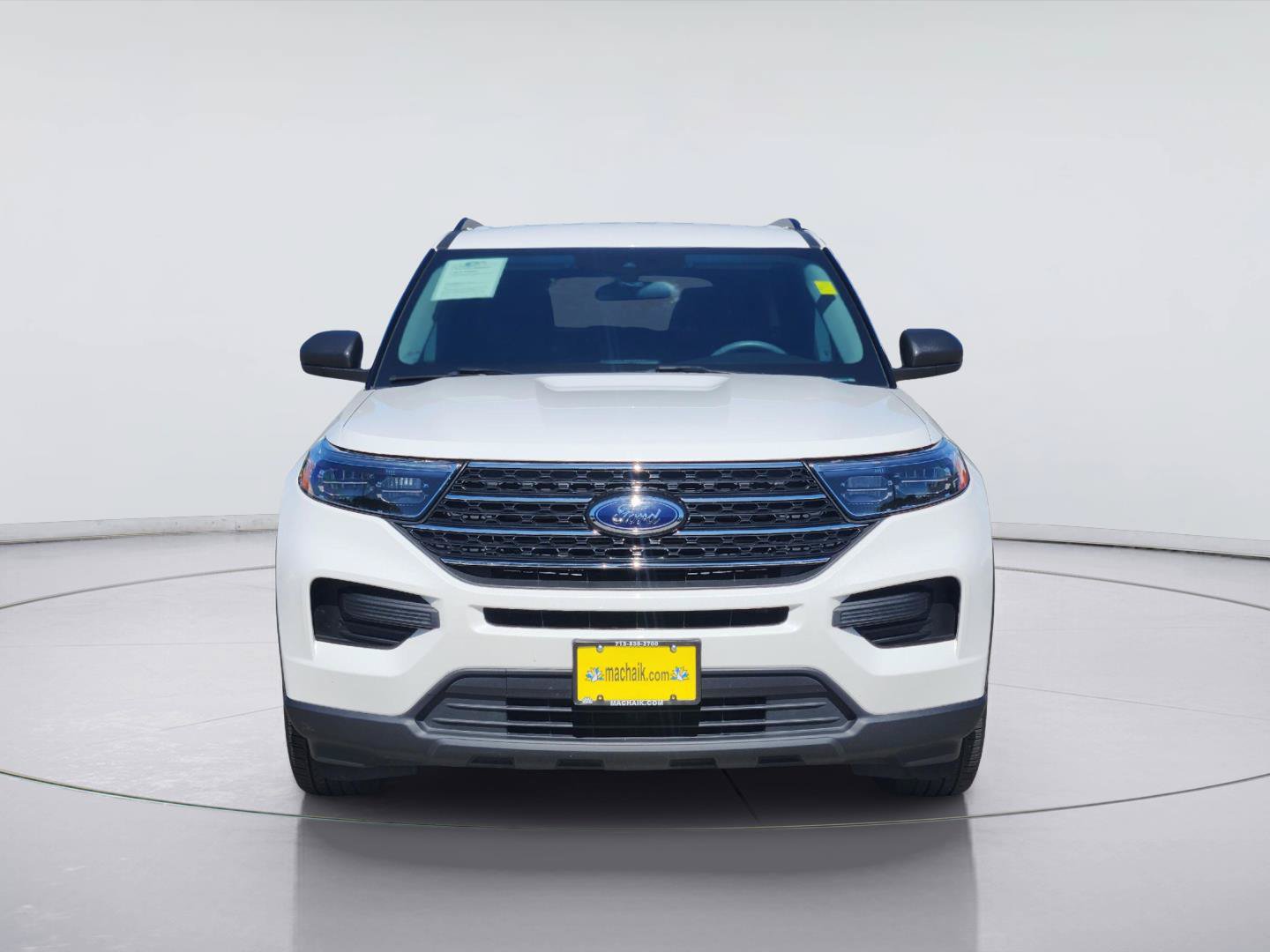 Used 2024 Ford Explorer XLT RWD image 2