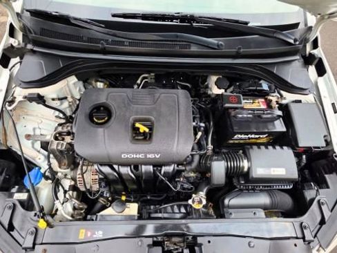 Used 2017 Hyundai Elantra SE FWD image 49
