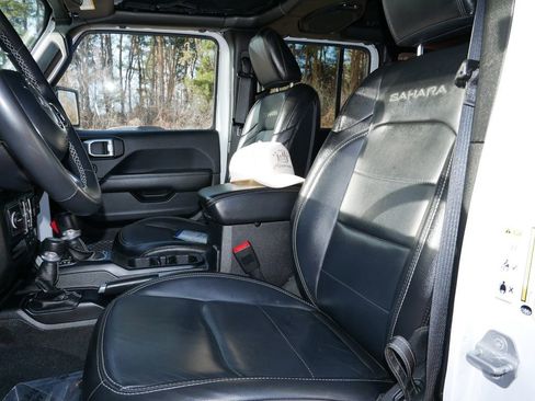 Used 2018 Jeep Wrangler Unlimited Sahara AWD/4WD image 15