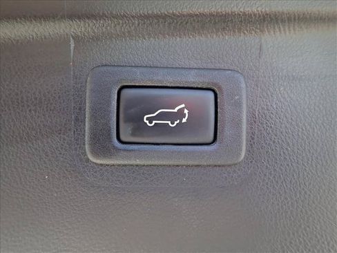 Used 2017 Subaru Outback 2.5i Limited AWD/4WD image 8