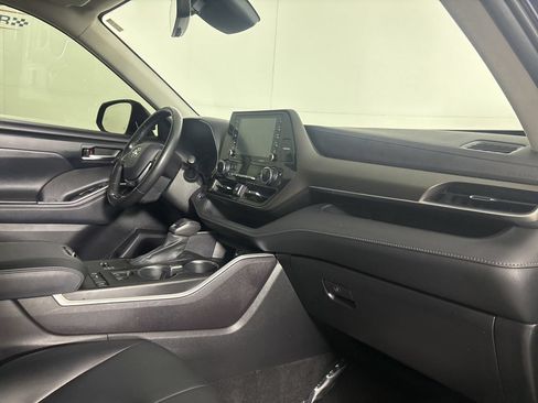 Used 2021 Toyota Highlander XLE FWD image 36