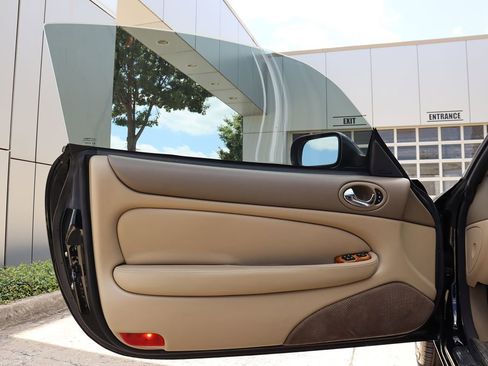 Used 2002 Jaguar XK8 Convertible image 38
