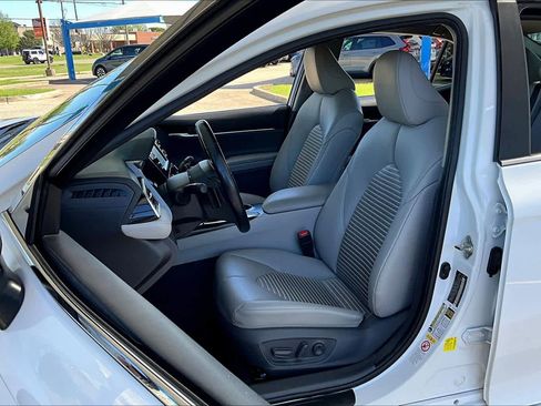 Used 2018 Toyota Camry SE image 8