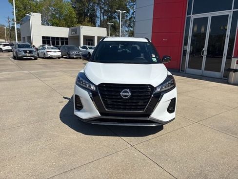 Used 2023 Nissan Kicks SR image 2