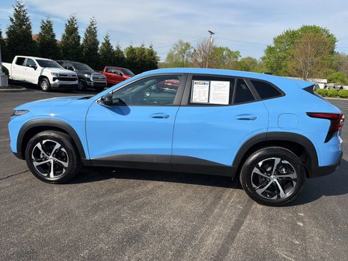 Used 2024 Chevrolet Trax RS w/ Driver Confidence Package image 2