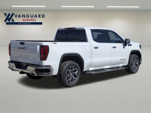 New 2026 GMC Sierra 1500 SLT image 8