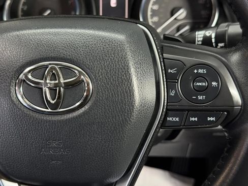 Used 2019 Toyota Camry SE FWD image 19